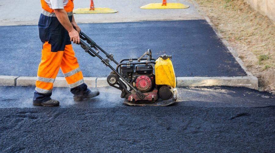 Professional gutter cleaning in Zenia, CA